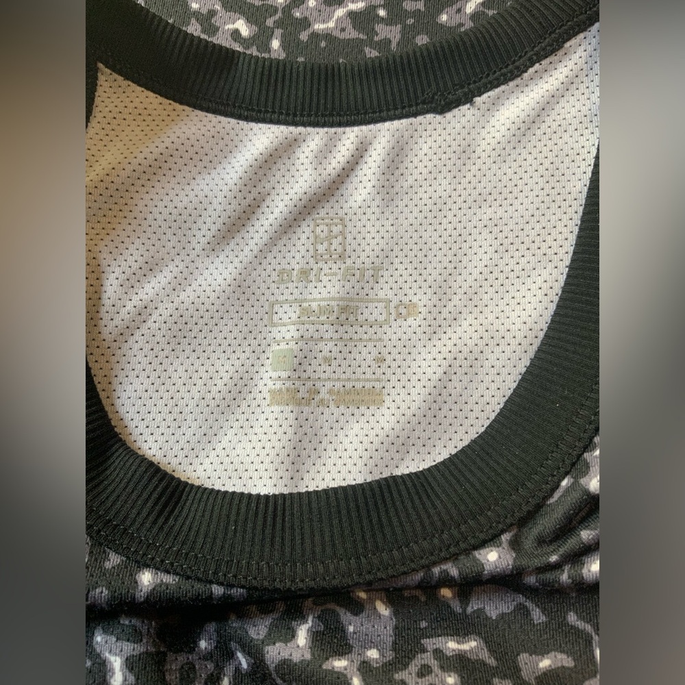 Nike Women’s DriFit Black, Gray, and White Patterned Racerback Tennis Tank - Picture 3 of 4